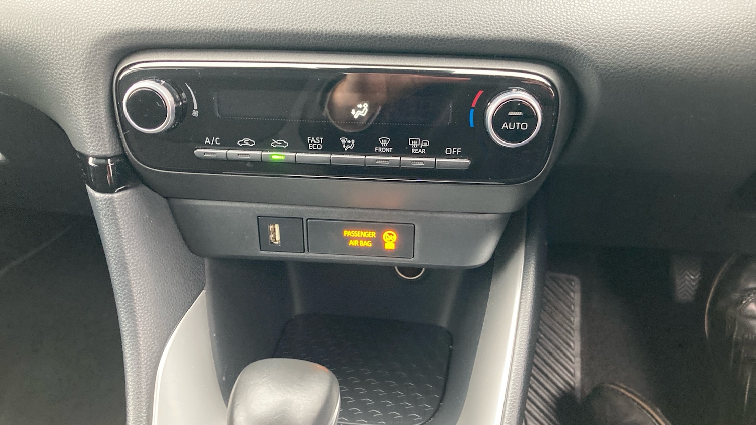 Used Toyota Yaris 2022 for sale - 76596104: Photo 25