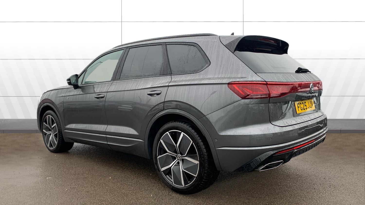 Used Volkswagen Touareg 2025 for sale - 76637623: Photo 2