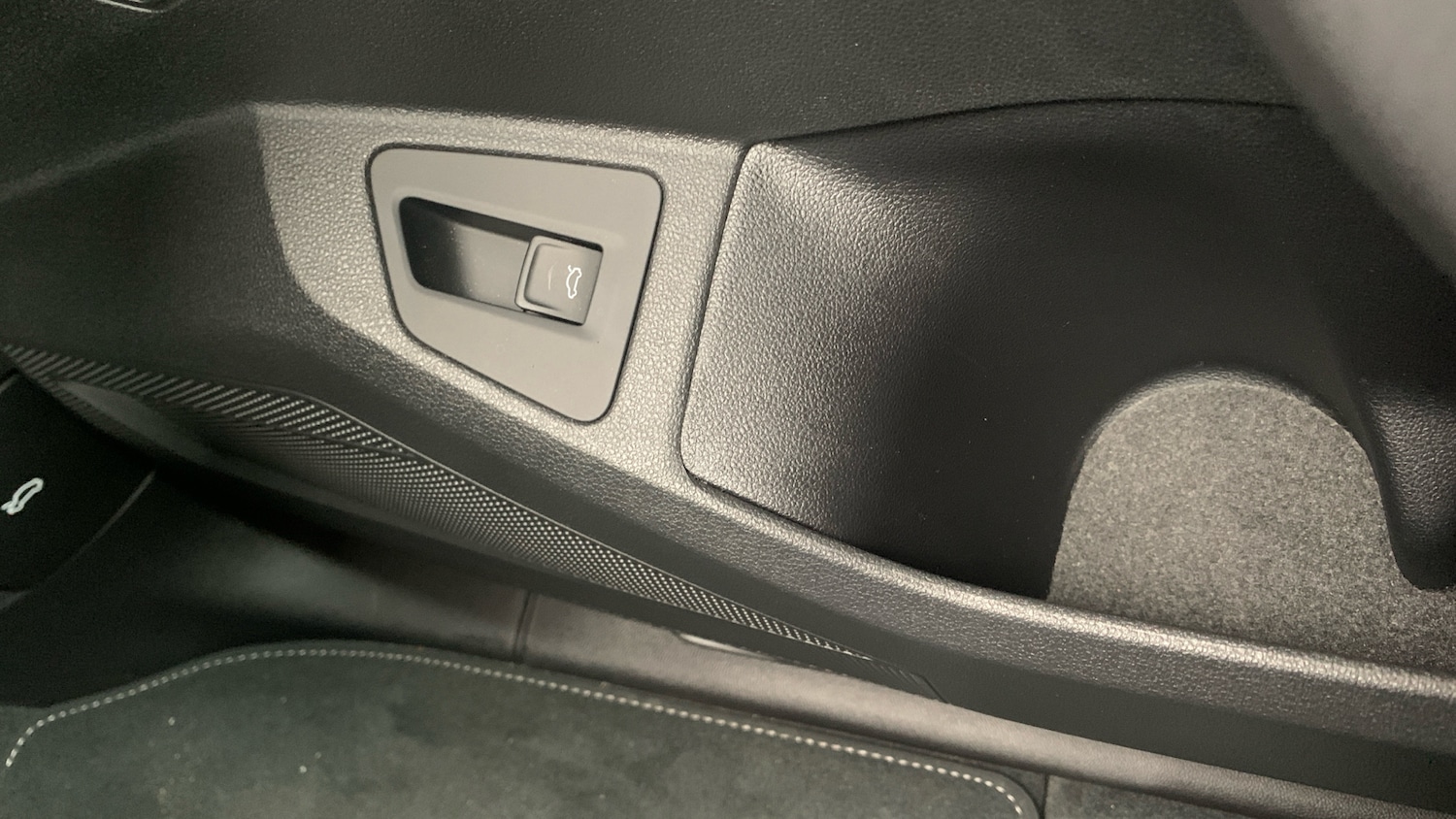 Used Volkswagen Touareg 2025 for sale - 76637623: Photo 28