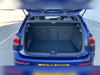 Used Volkswagen Golf 2024 for sale - 78389110: Photo