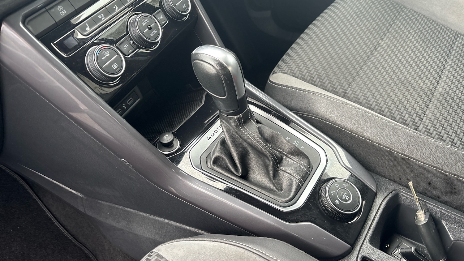 Used Volkswagen T-Roc 2020 for sale - 76980723: Photo 13