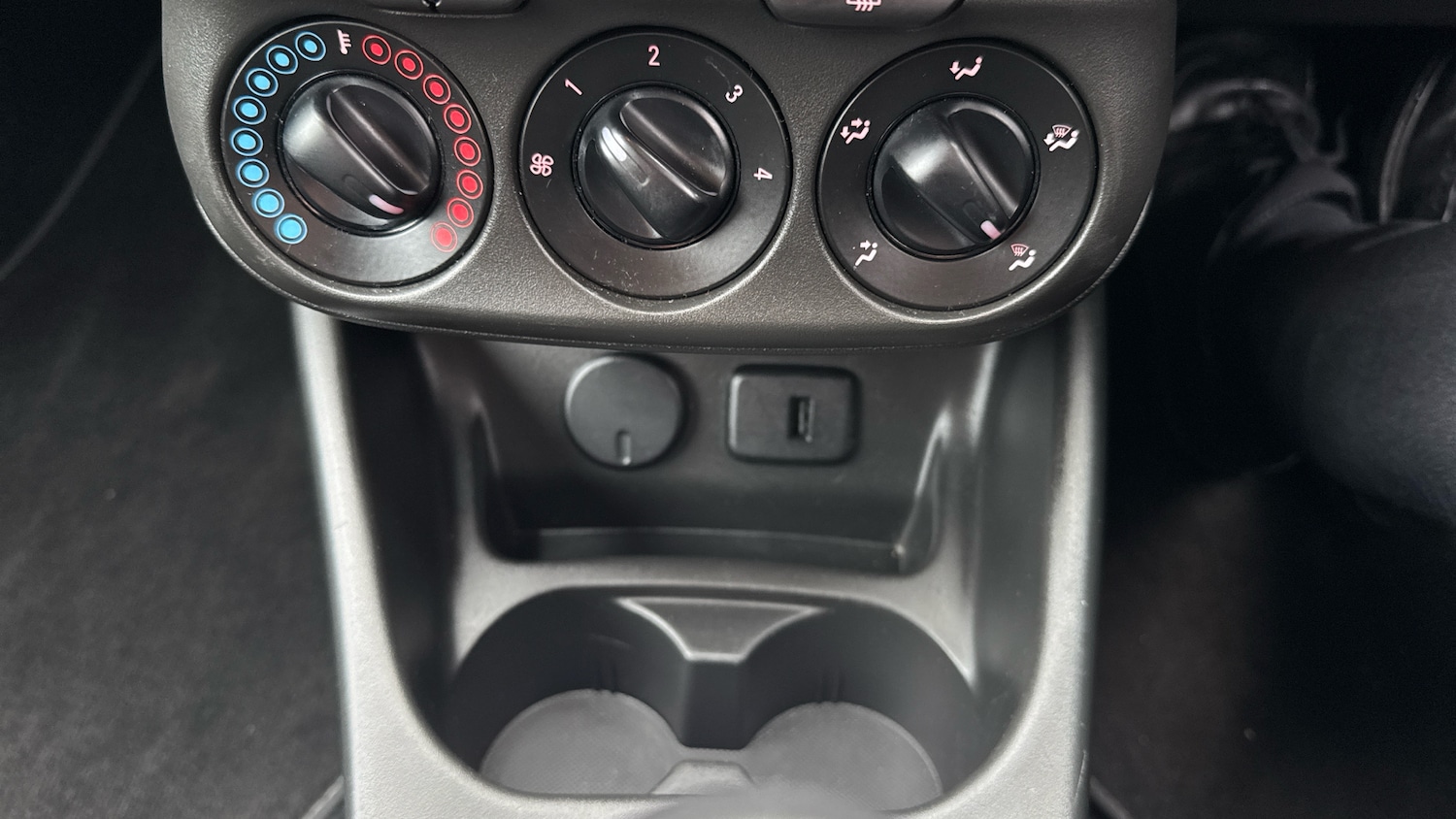 Used Vauxhall Corsa 2016 for sale - 77544562: Photo 29