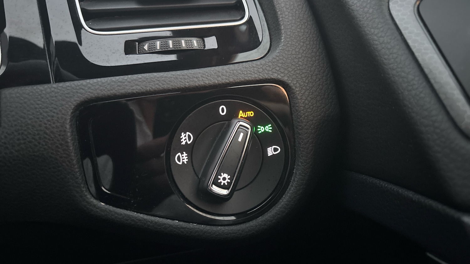 Used Volkswagen Golf 2018 for sale - 76510608: Photo 33