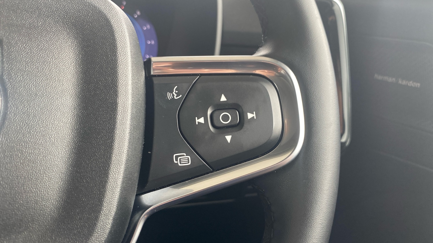 Used Volvo XC40 2024 for sale - 76371776: Photo 19