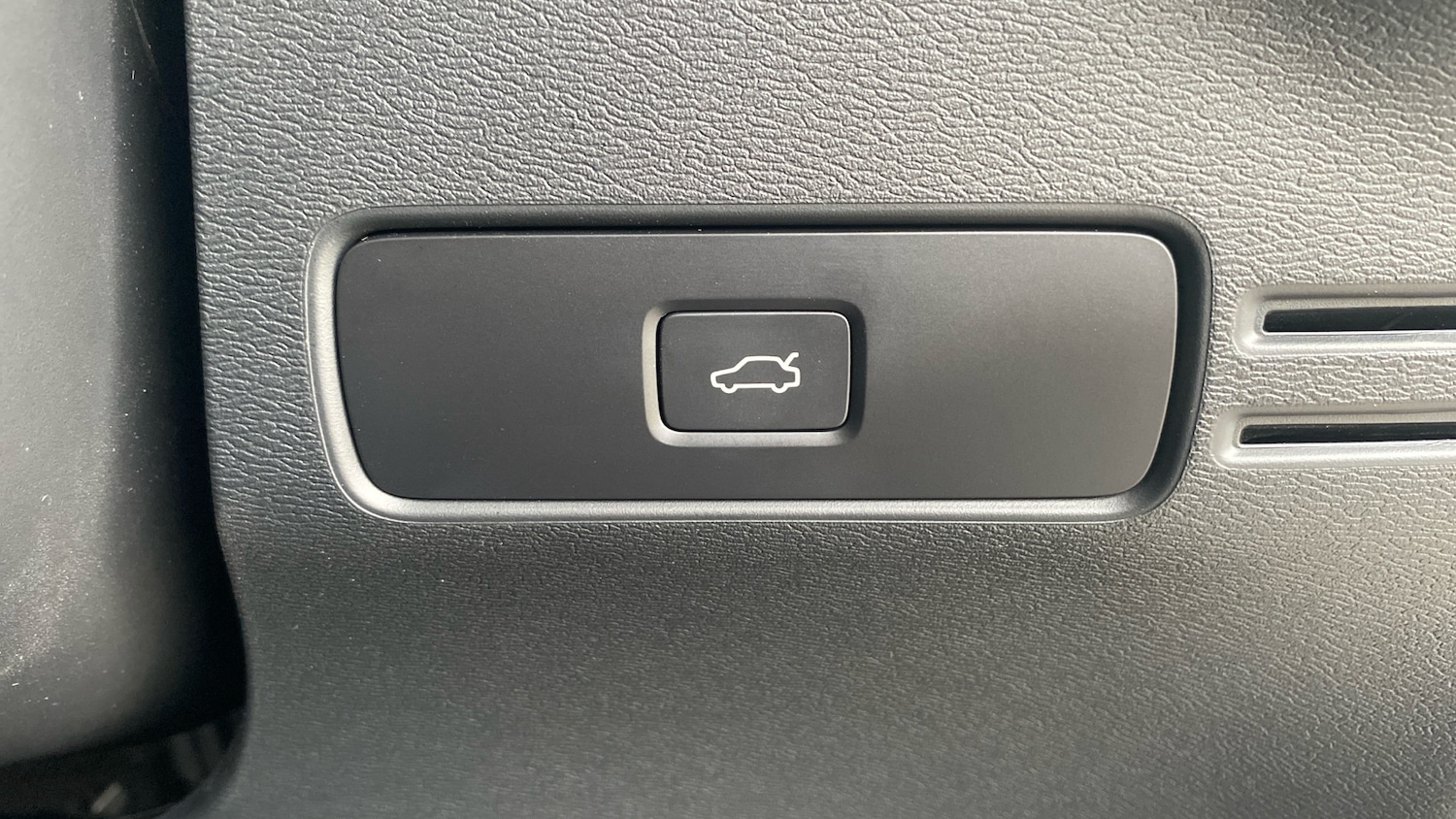 Used Volvo XC40 2024 for sale - 76371776: Photo 40