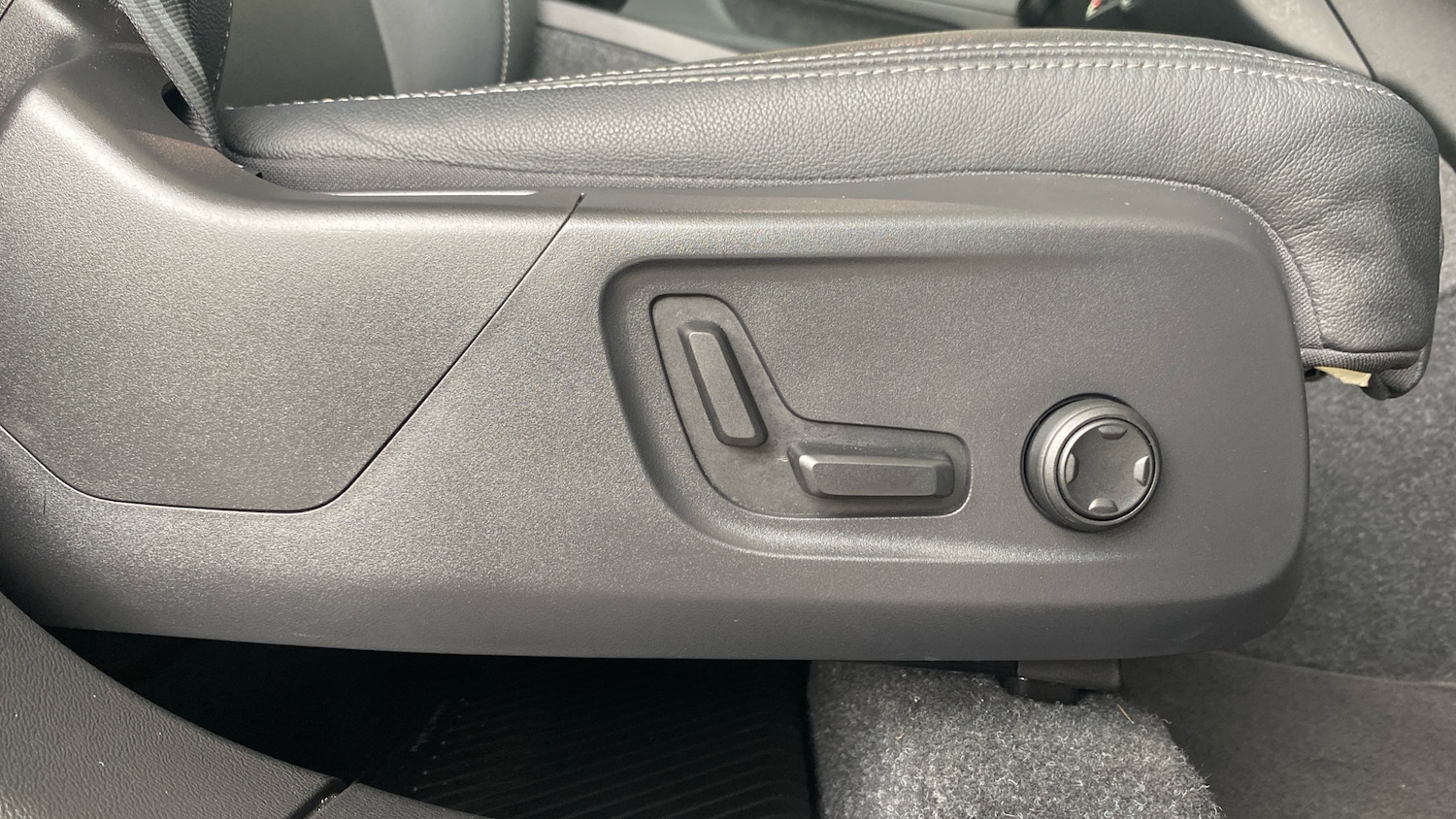 Used Volvo XC40 2024 for sale - 76371776: Photo 41