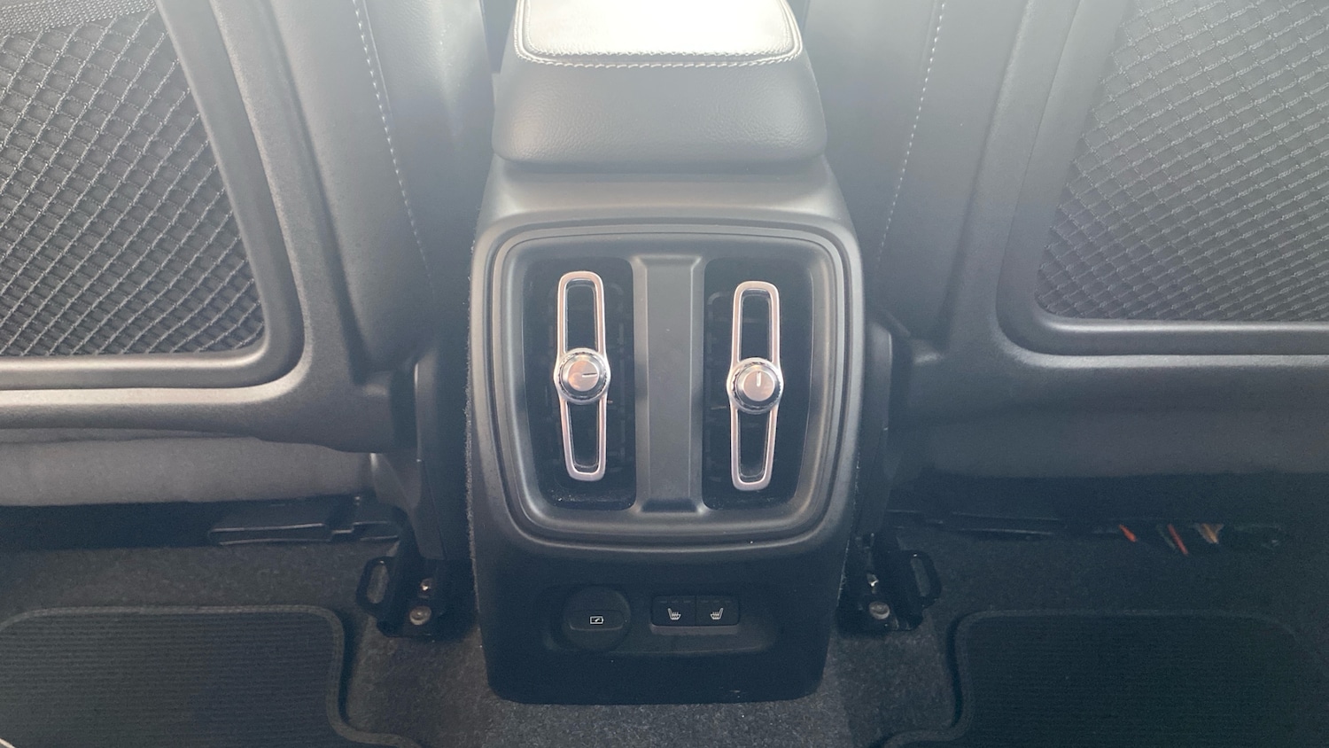 Used Volvo XC40 2024 for sale - 76371776: Photo 42