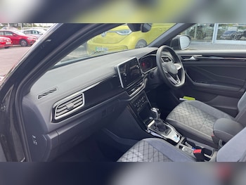 Used Volkswagen T-Roc 2024 for sale - 75764347: Photo