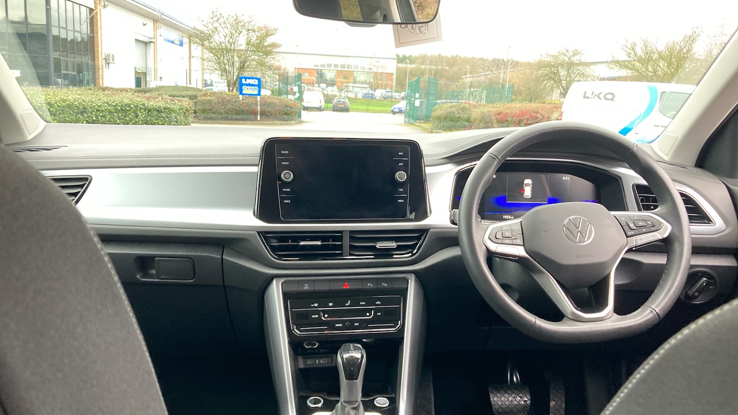 Used Volkswagen T-Roc 2025 for sale - 76968718: Photo 10