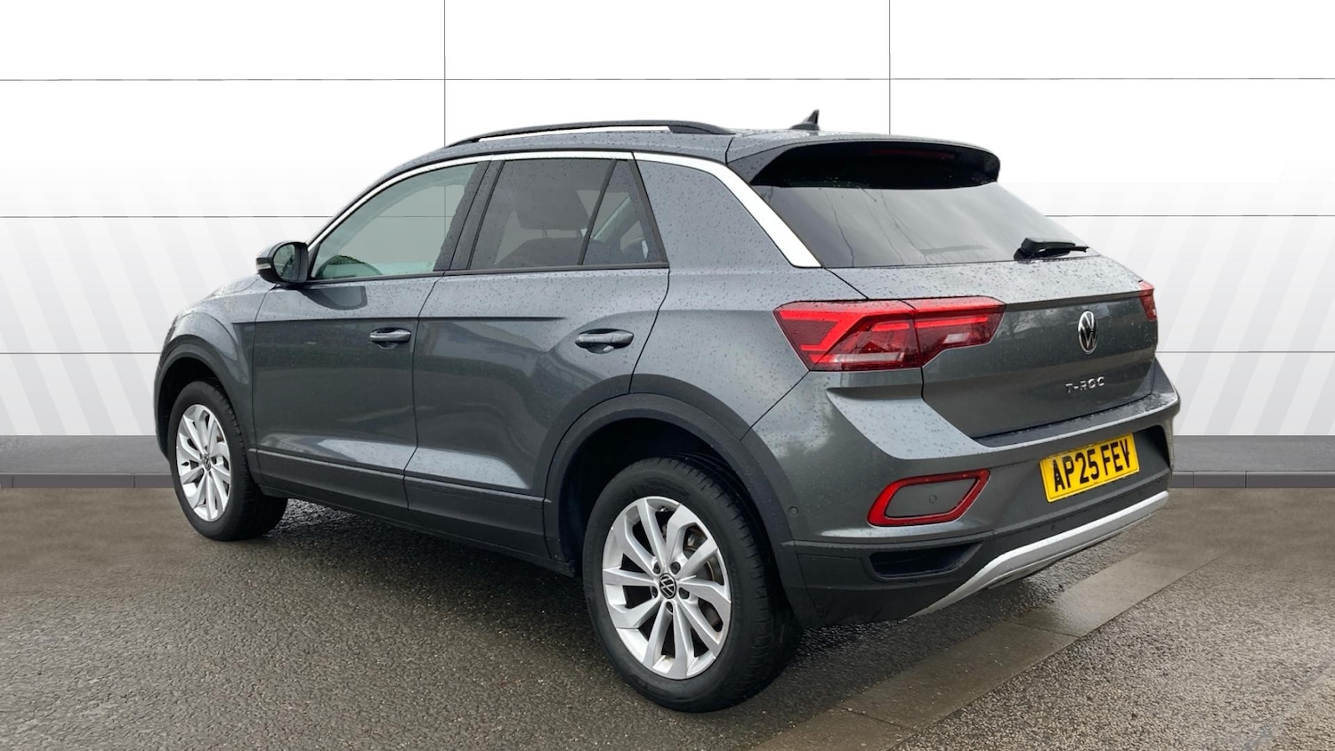 Used Volkswagen T-Roc 2025 for sale - 76968718: Photo 2