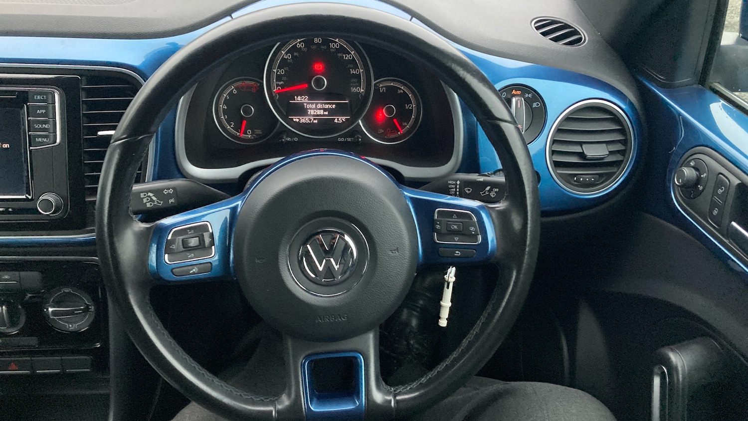 Used Volkswagen Beetle 2018 for sale - 77435620: Photo 11