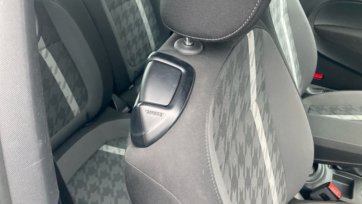 Used Volkswagen Beetle 2018 for sale - 77435620: Photo 29