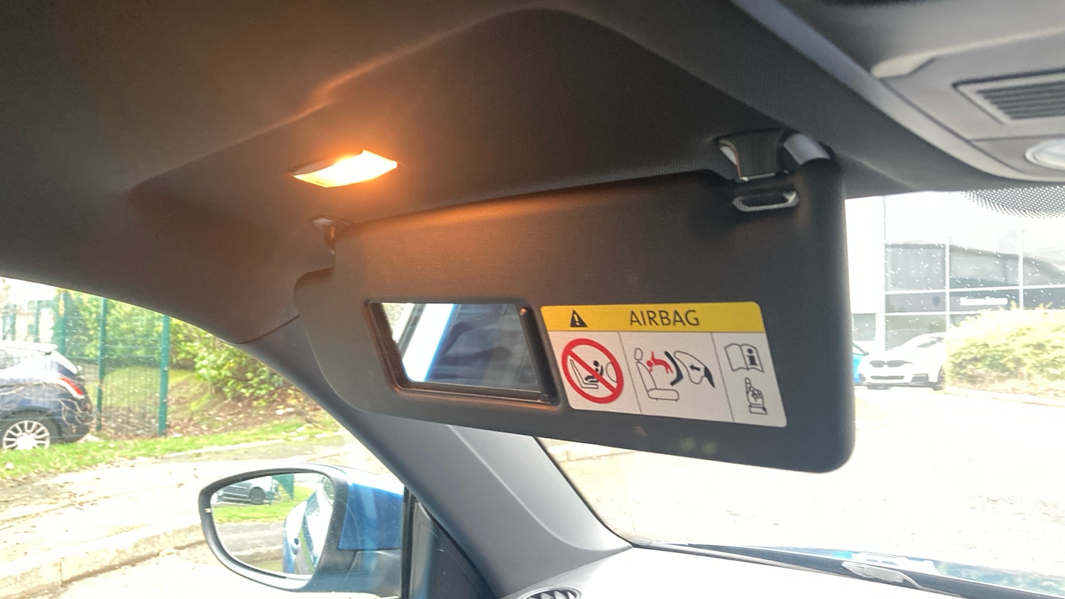 Used Volkswagen Beetle 2018 for sale - 77435620: Photo 32