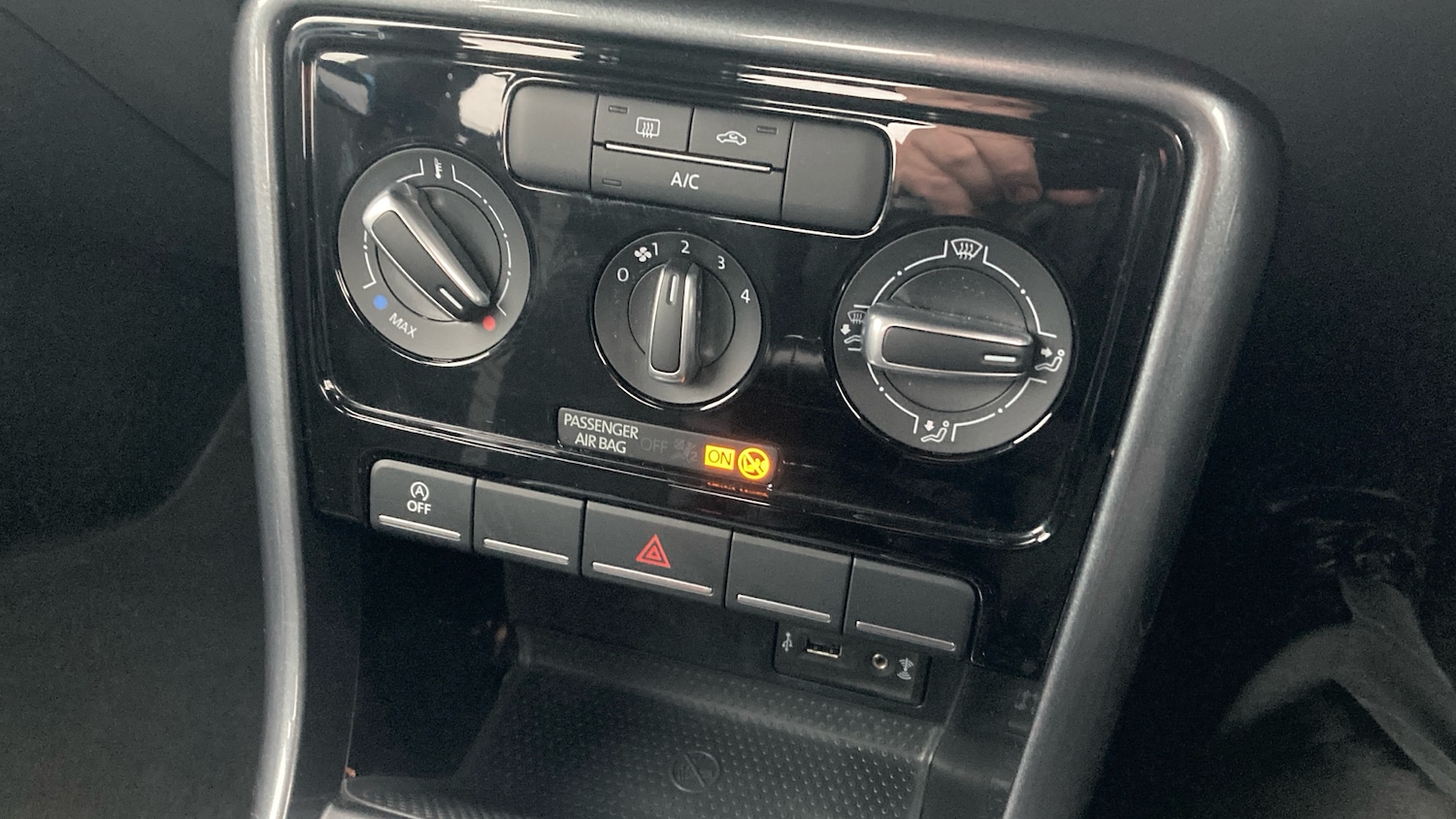 Used Volkswagen Beetle 2018 for sale - 77435620: Photo 34