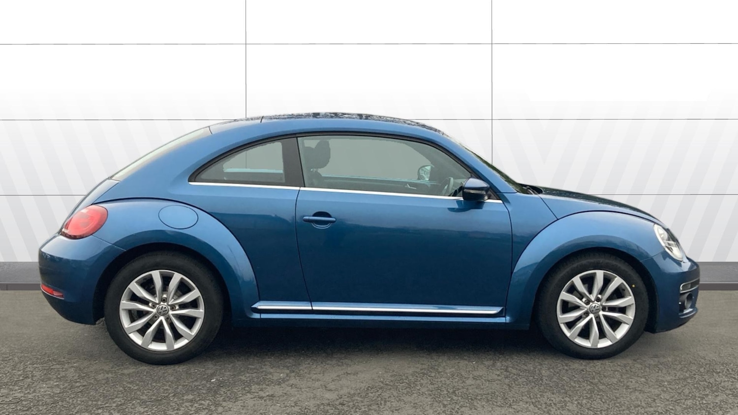 Used Volkswagen Beetle 2018 for sale - 77435620: Photo 5