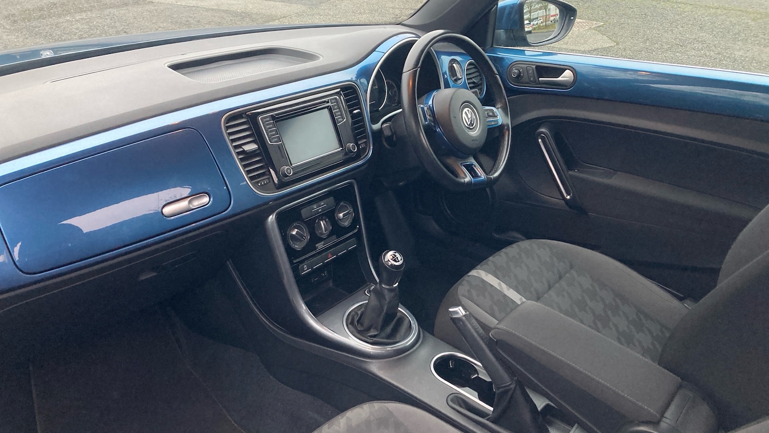 Used Volkswagen Beetle 2018 for sale - 77435620: Photo 9