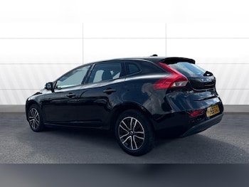 Used Volvo V40 2018 for sale - 75903856: Photo