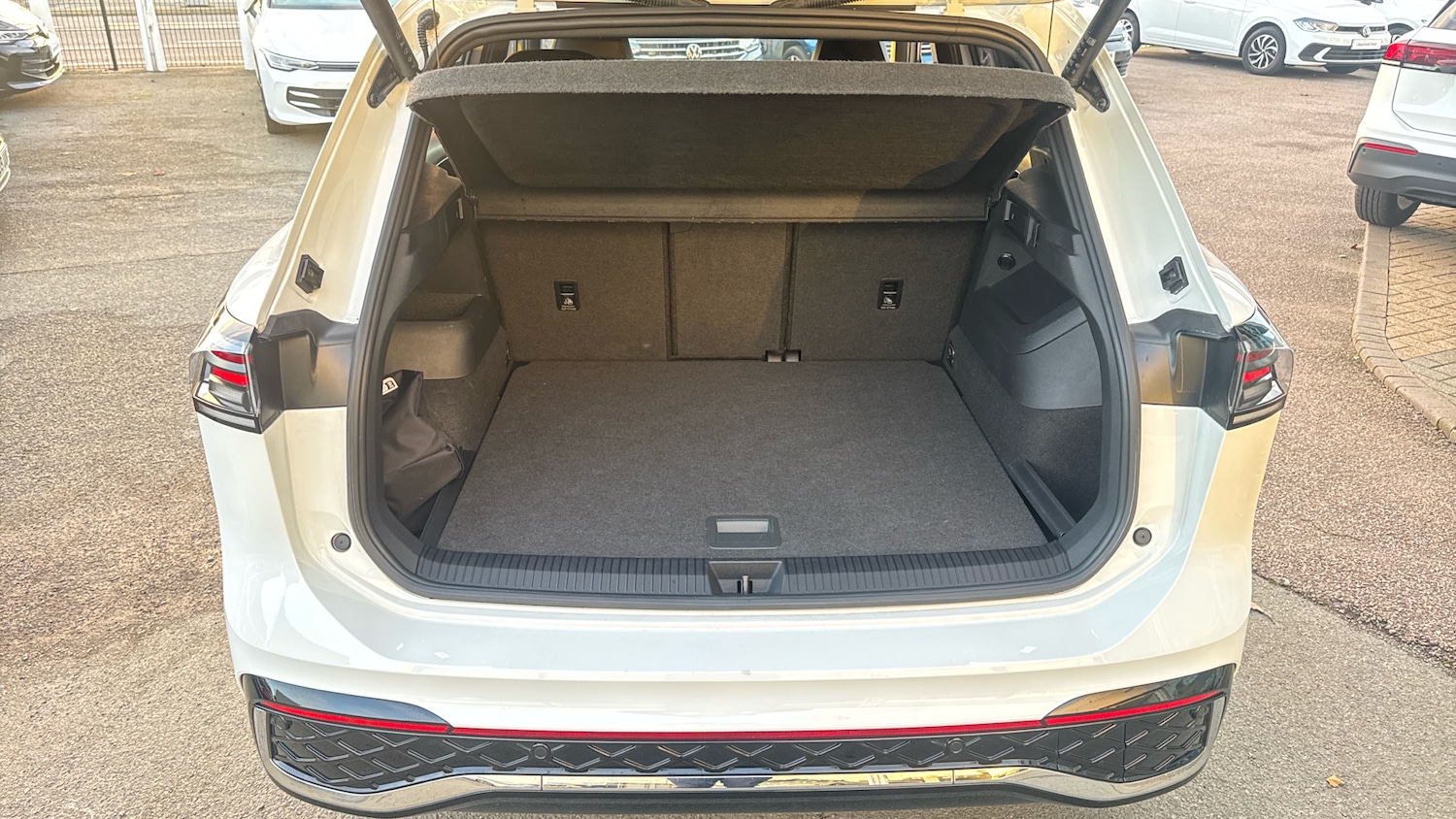 Used Volkswagen Tiguan 2024 for sale - 76640795: Photo 4