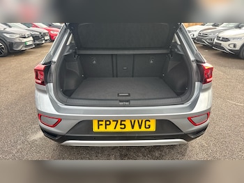 Used Volkswagen T-Roc 2025 for sale - 77532579: Photo