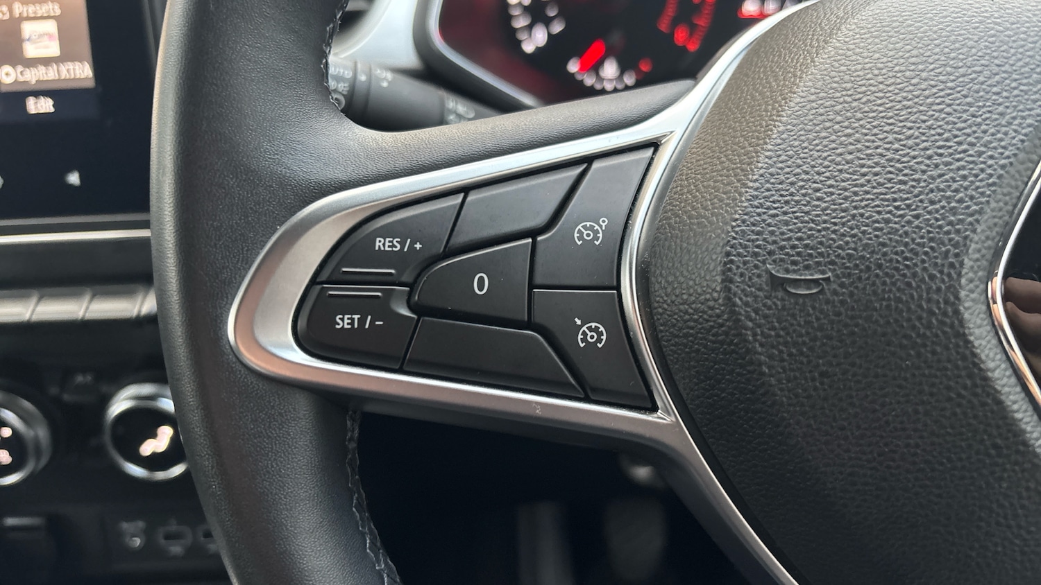 Used Renault Captur 2020 for sale - 76541749: Photo 32