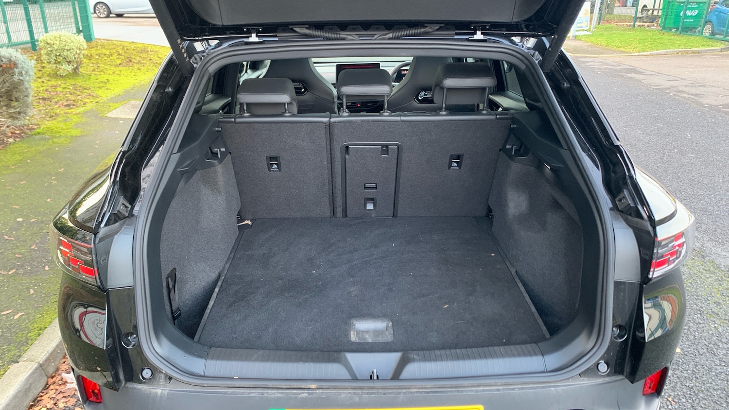 Used Volkswagen ID.4 2025 for sale - 76894384: Photo 4