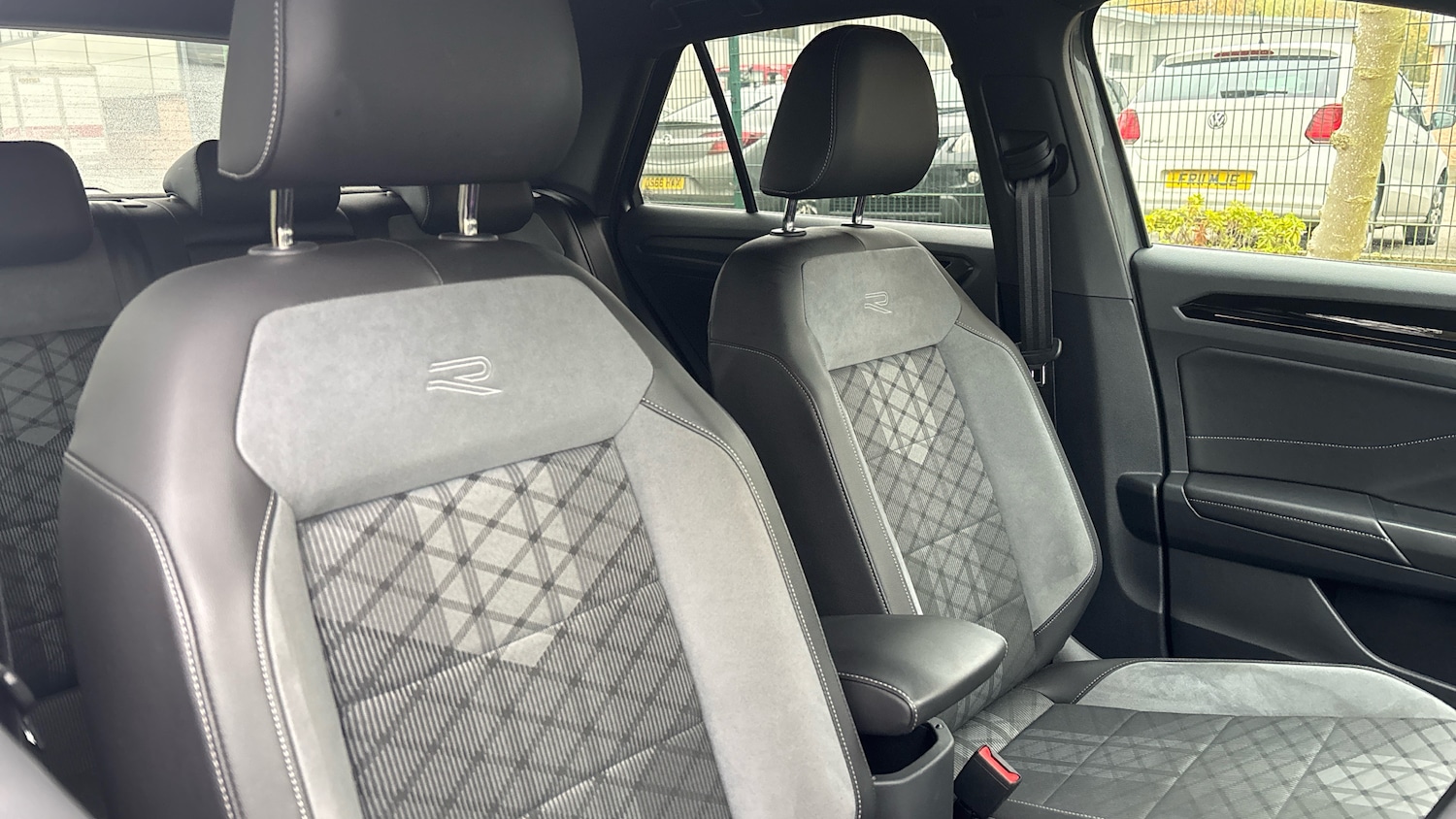 Used Volkswagen T-Roc 2022 for sale - 76520955: Photo 41