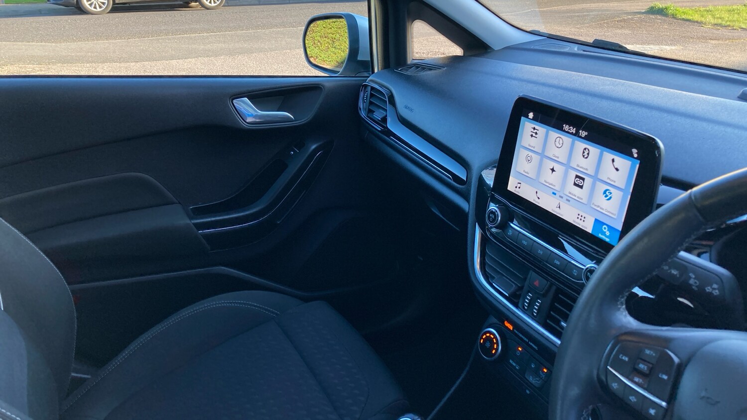 Used Ford Fiesta 2018 for sale - 77945936: Photo 39