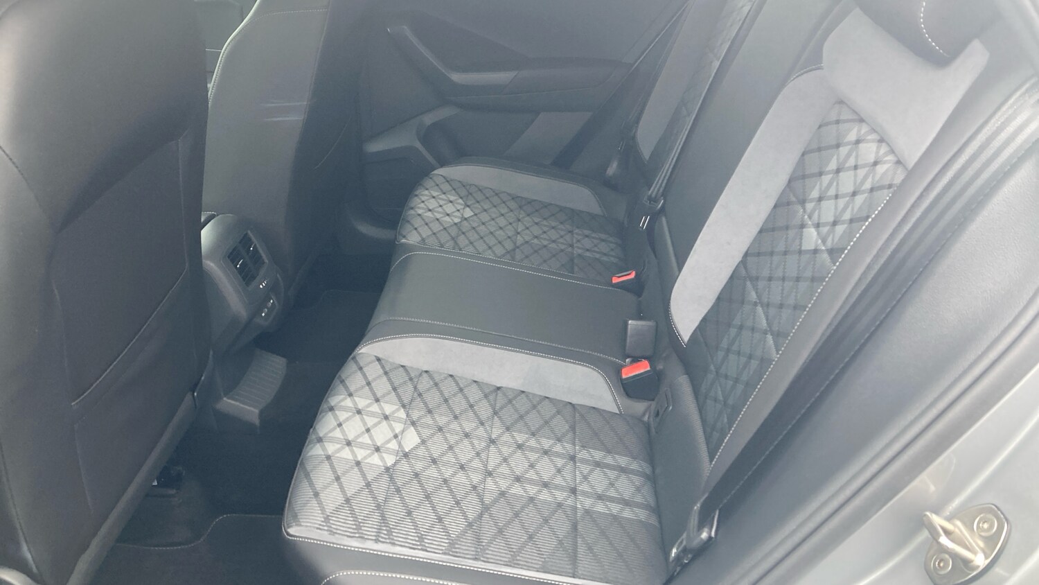 Used Volkswagen T-Roc 2023 for sale - 77336439: Photo 16