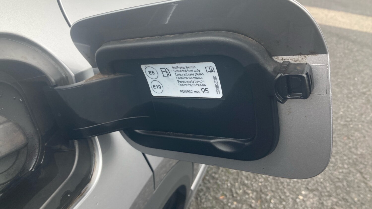 Used Volkswagen T-Roc 2023 for sale - 77336439: Photo 21