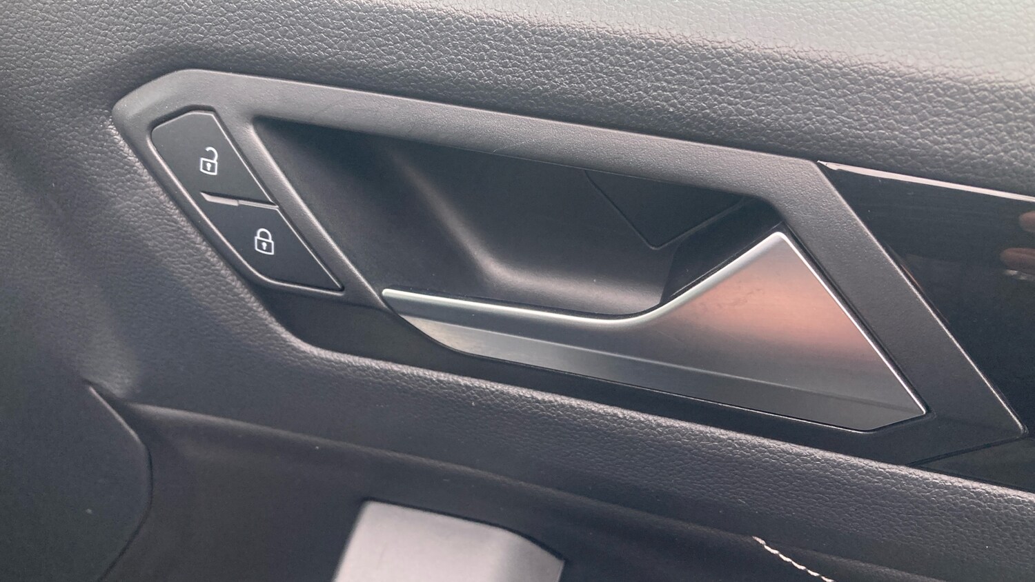 Used Volkswagen T-Roc 2023 for sale - 77336439: Photo 28