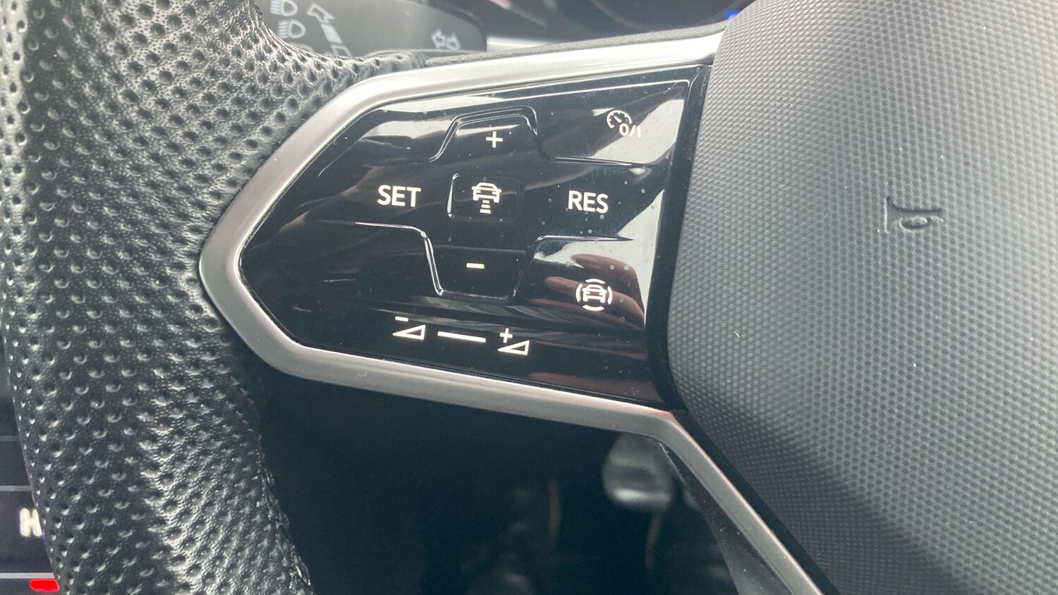 Used Volkswagen T-Roc 2023 for sale - 77336439: Photo 30