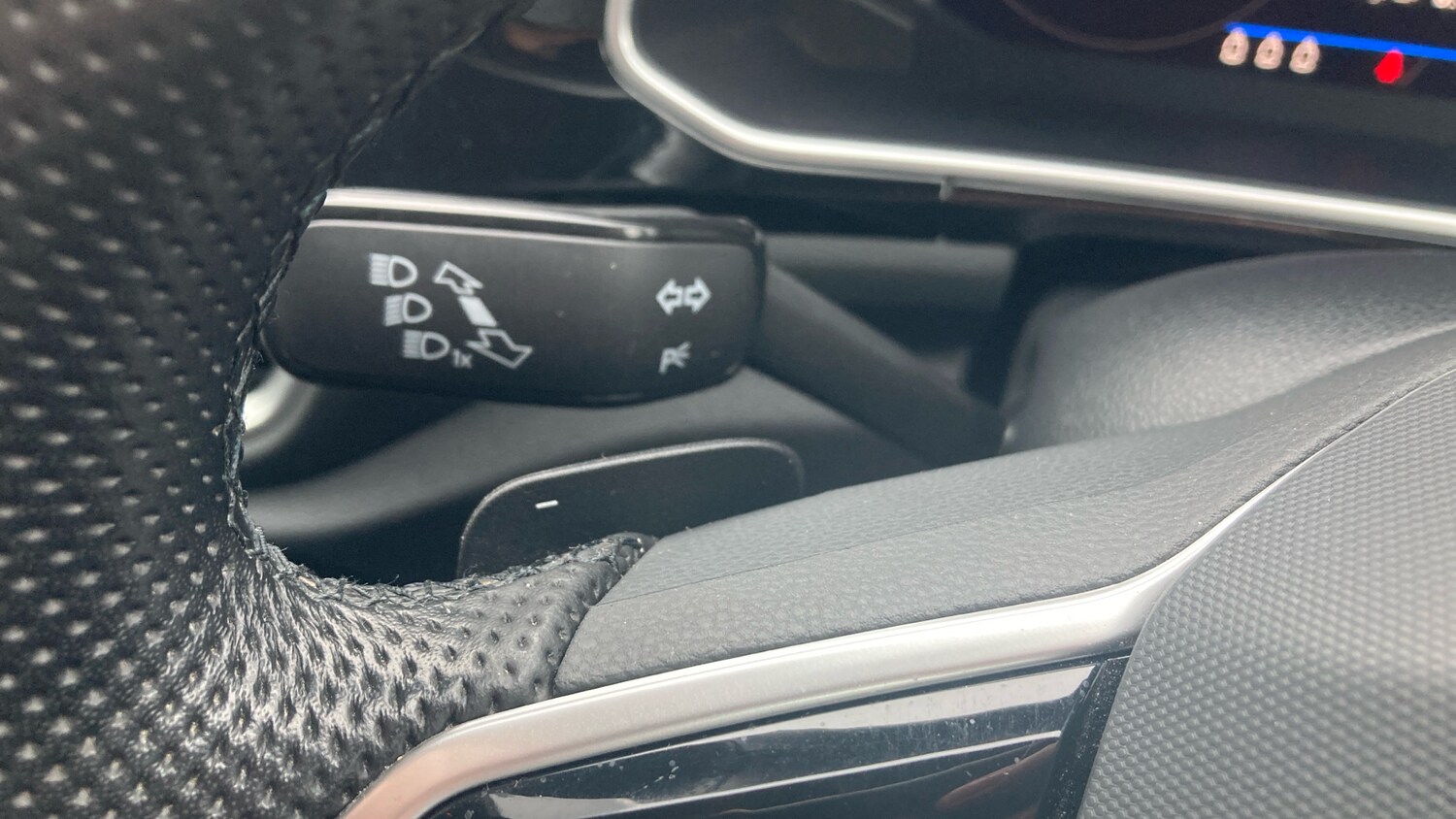 Used Volkswagen T-Roc 2023 for sale - 77336439: Photo 34