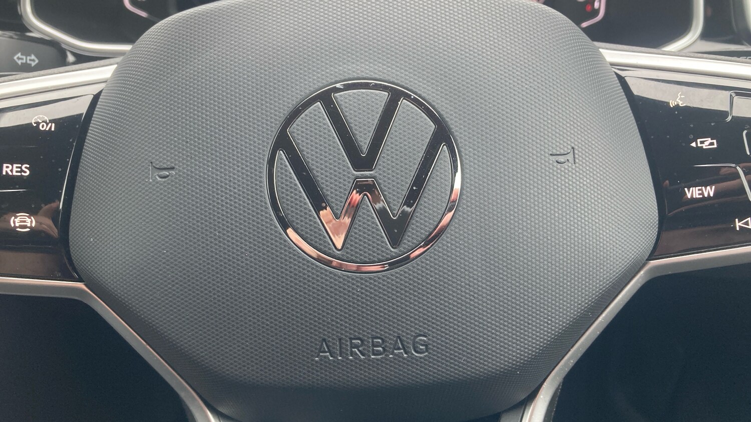 Used Volkswagen T-Roc 2023 for sale - 77336439: Photo 35