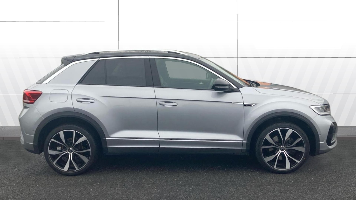 Used Volkswagen T-Roc 2023 for sale - 77336439: Photo 5