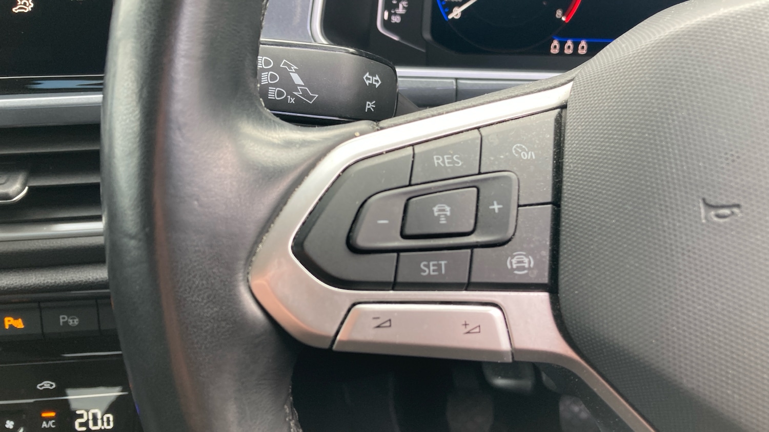 Used Volkswagen T-Roc 2022 for sale - 77760526: Photo 32