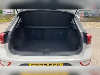 Used Volkswagen T-Roc 2022 for sale - 77760526: Photo