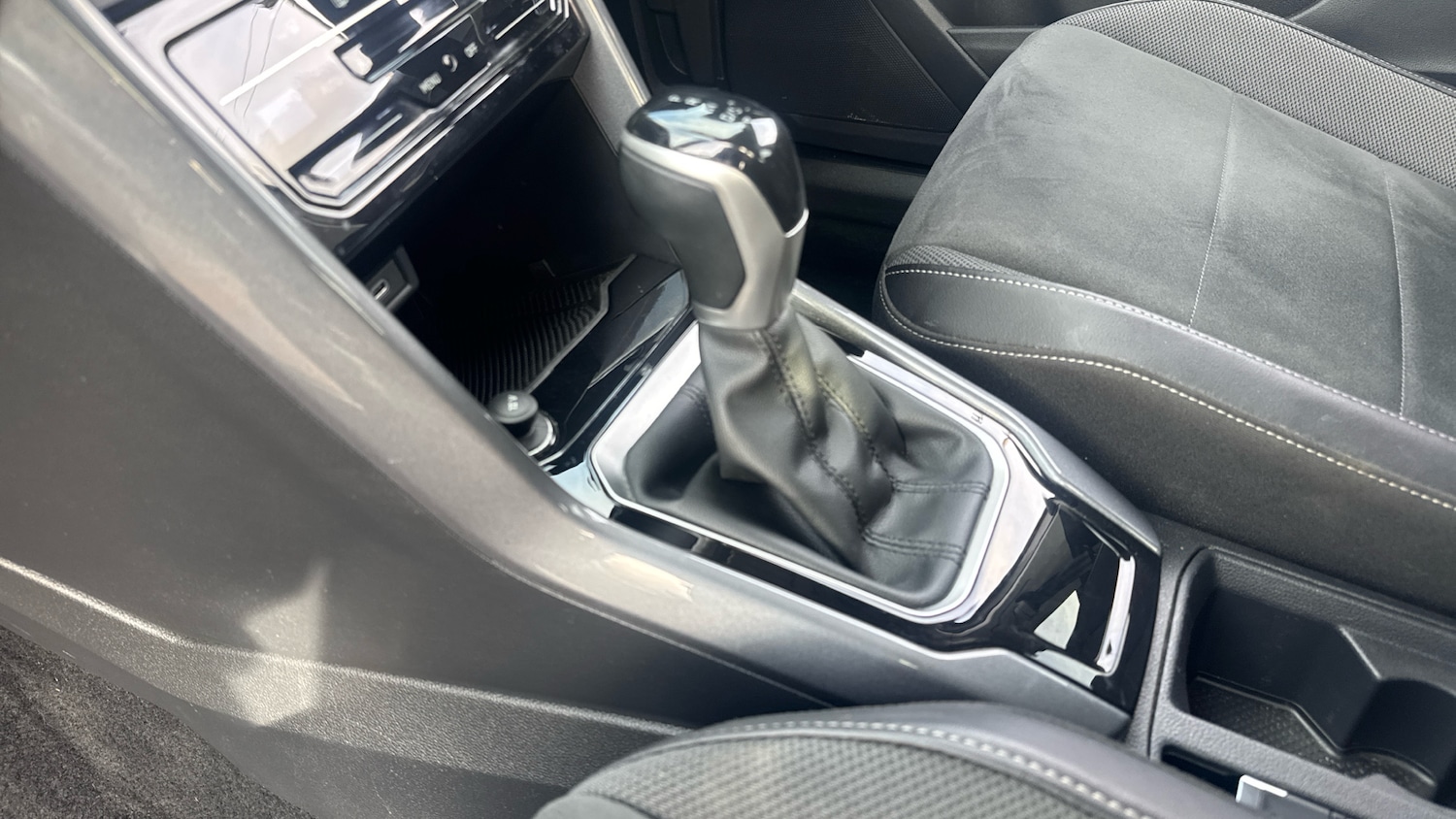 Used Volkswagen T-Roc 2023 for sale - 77665508: Photo 13