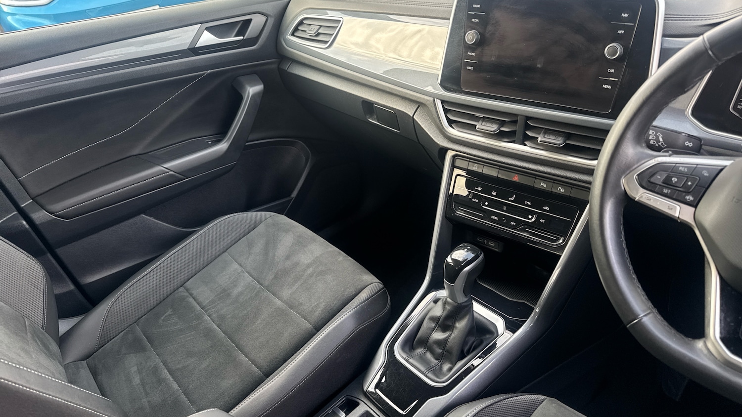 Used Volkswagen T-Roc 2023 for sale - 77665508: Photo 14