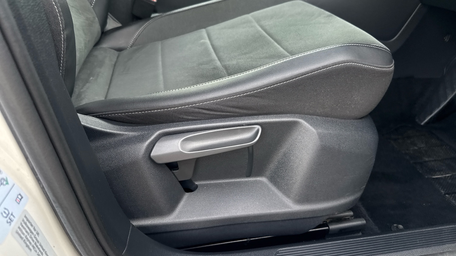 Used Volkswagen T-Roc 2023 for sale - 77665508: Photo 26