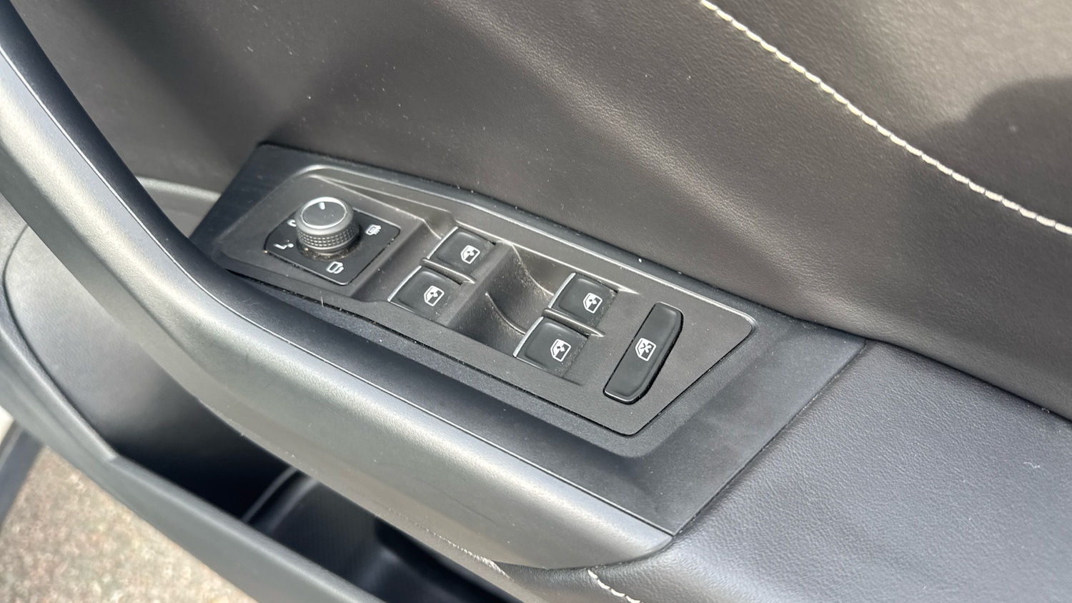 Used Volkswagen T-Roc 2023 for sale - 77665508: Photo 27