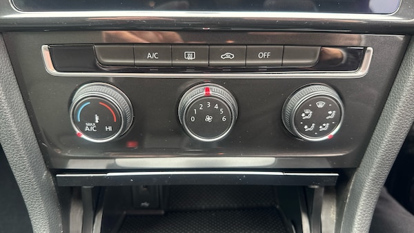 Used Volkswagen Golf 2019 for sale - 76230810: Photo 32
