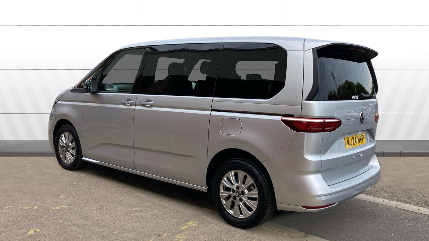 Used Volkswagen Multivan 2024 for sale - 76458182: Photo 2