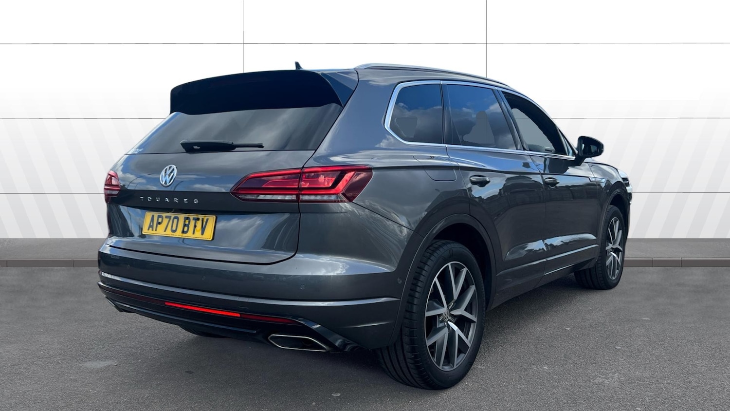 Used Volkswagen Touareg 2020 for sale - 77845194: Photo 2