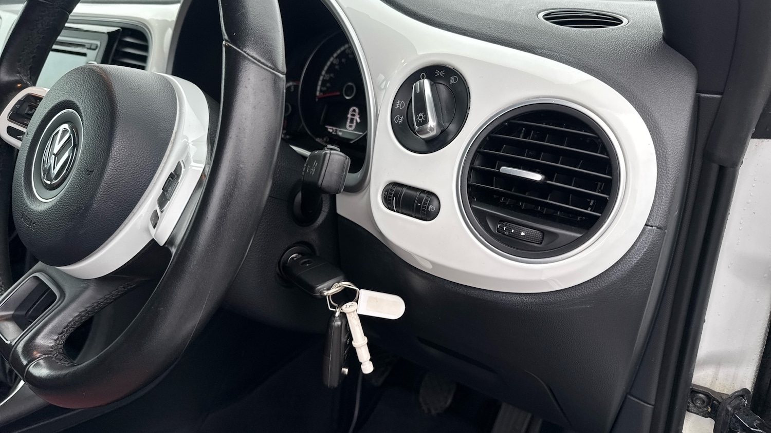 Used Volkswagen Beetle 2014 for sale - 76596103: Photo 27