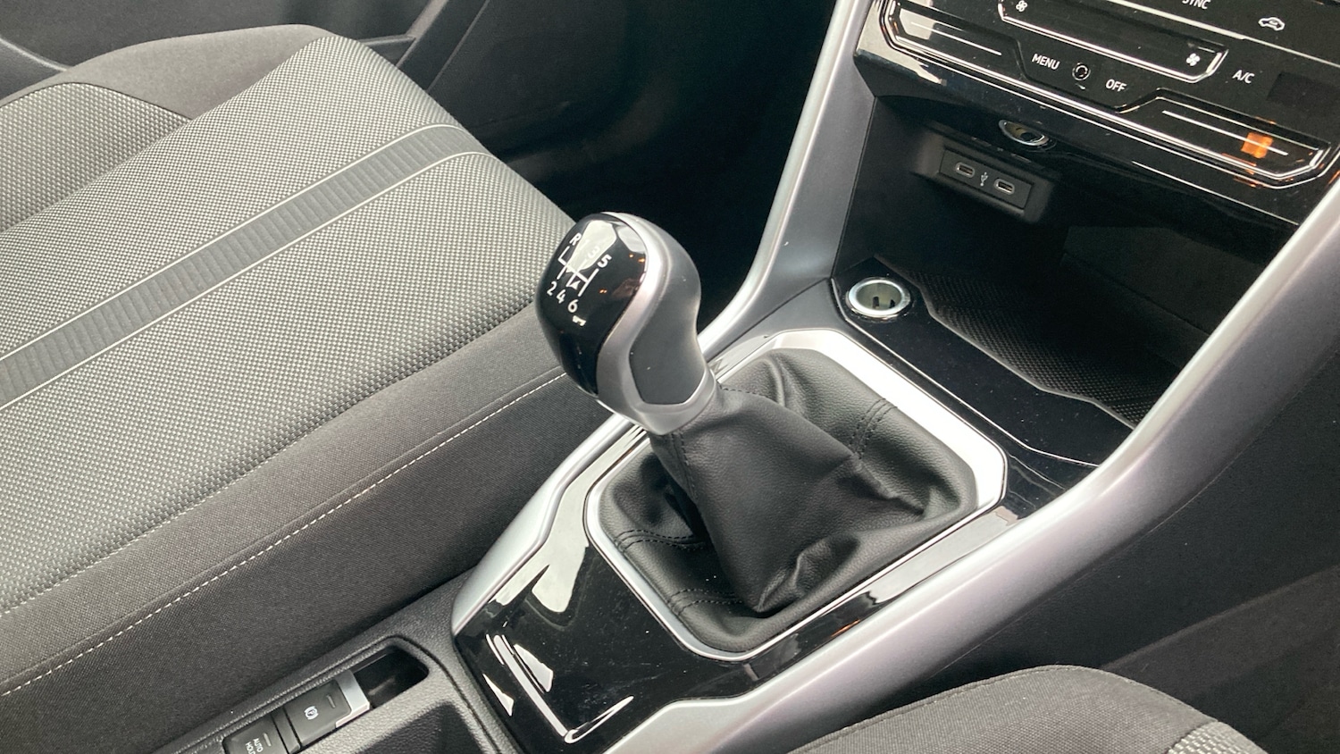 Used Volkswagen T-Roc 2023 for sale - 76493777: Photo 13