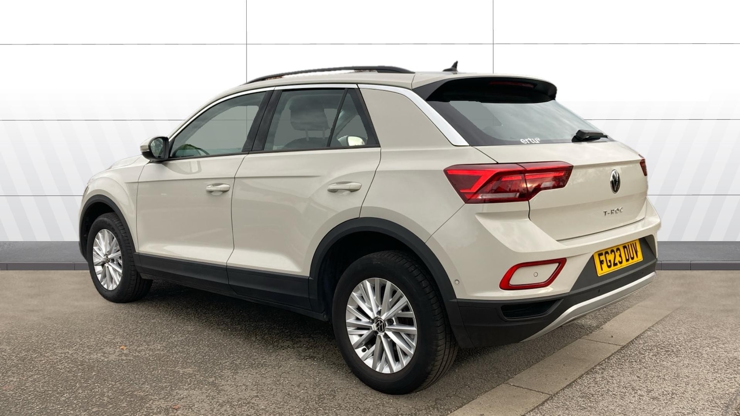 Used Volkswagen T-Roc 2023 for sale - 76493777: Photo 2