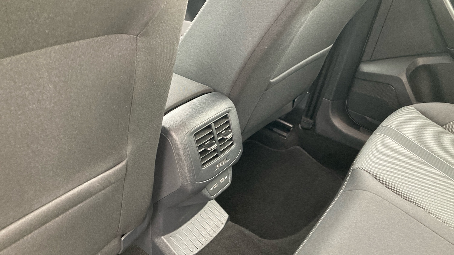 Used Volkswagen T-Roc 2023 for sale - 76493777: Photo 28