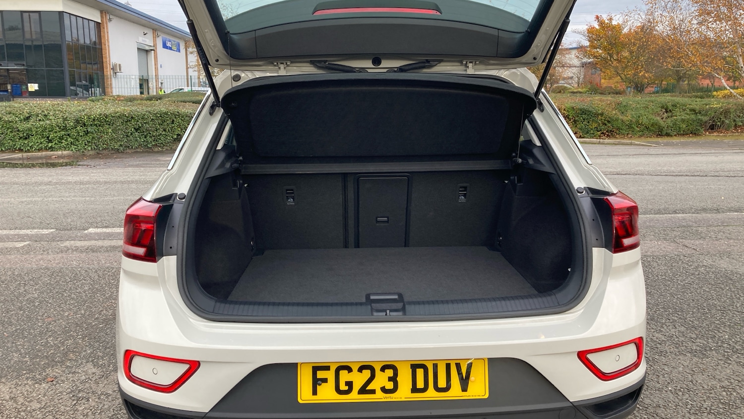 Used Volkswagen T-Roc 2023 for sale - 76493777: Photo 4