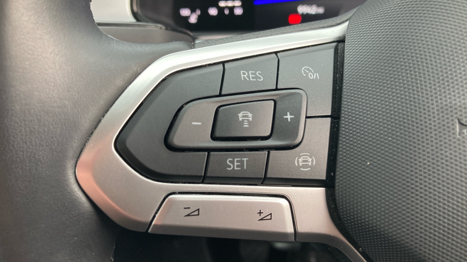 Used Volkswagen T-Roc 2023 for sale - 76493777: Photo 42