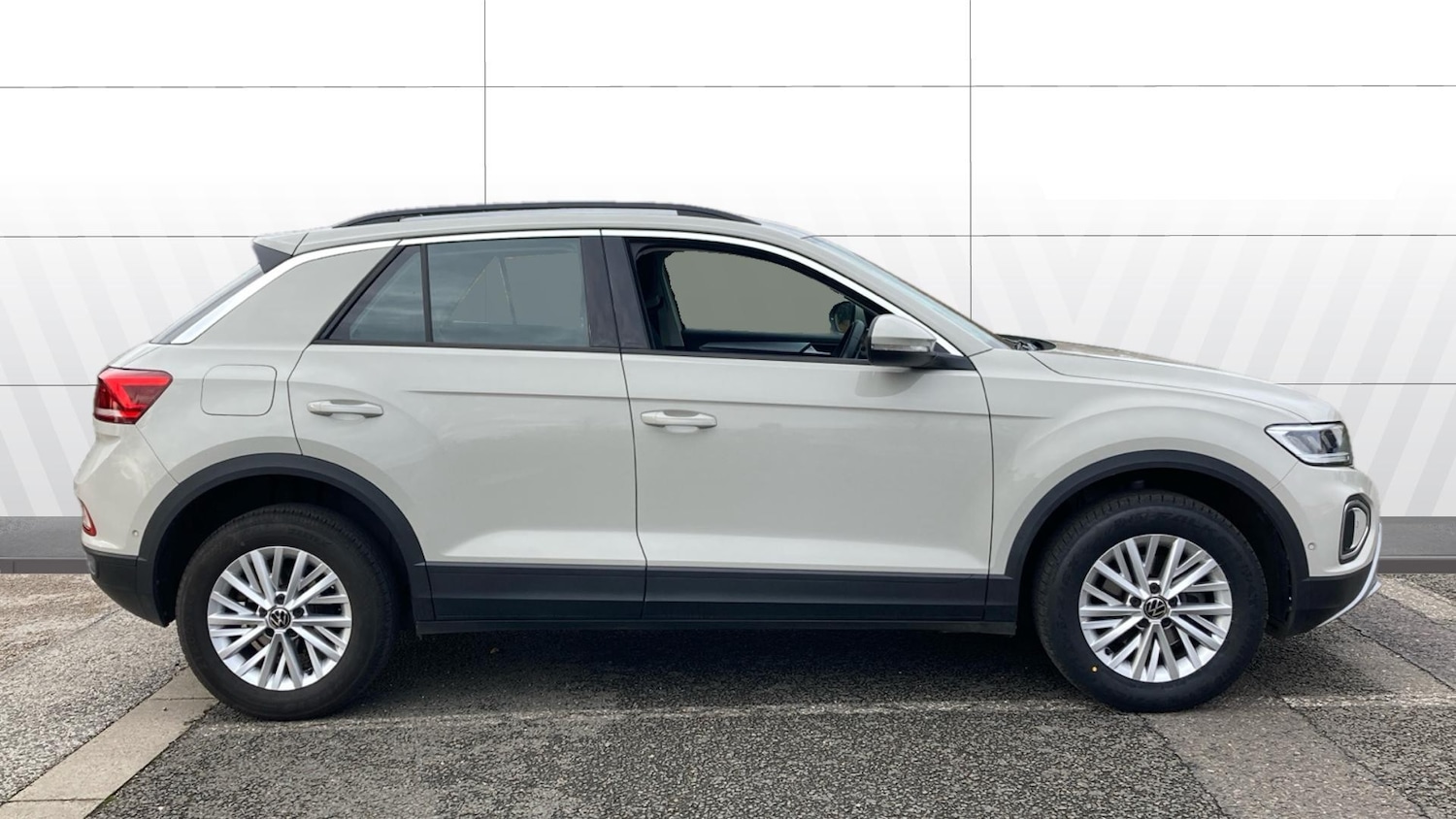 Used Volkswagen T-Roc 2023 for sale - 76493777: Photo 5